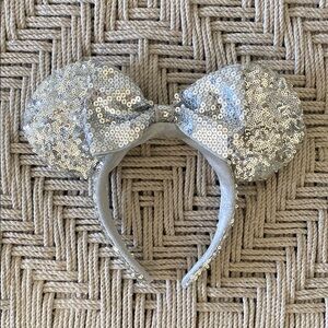 Disney - Silver Sequin Minnie Mouse Ears Headband